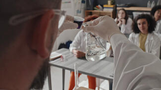 Was seit Jahren Probleme in Schulen verursacht (Video)